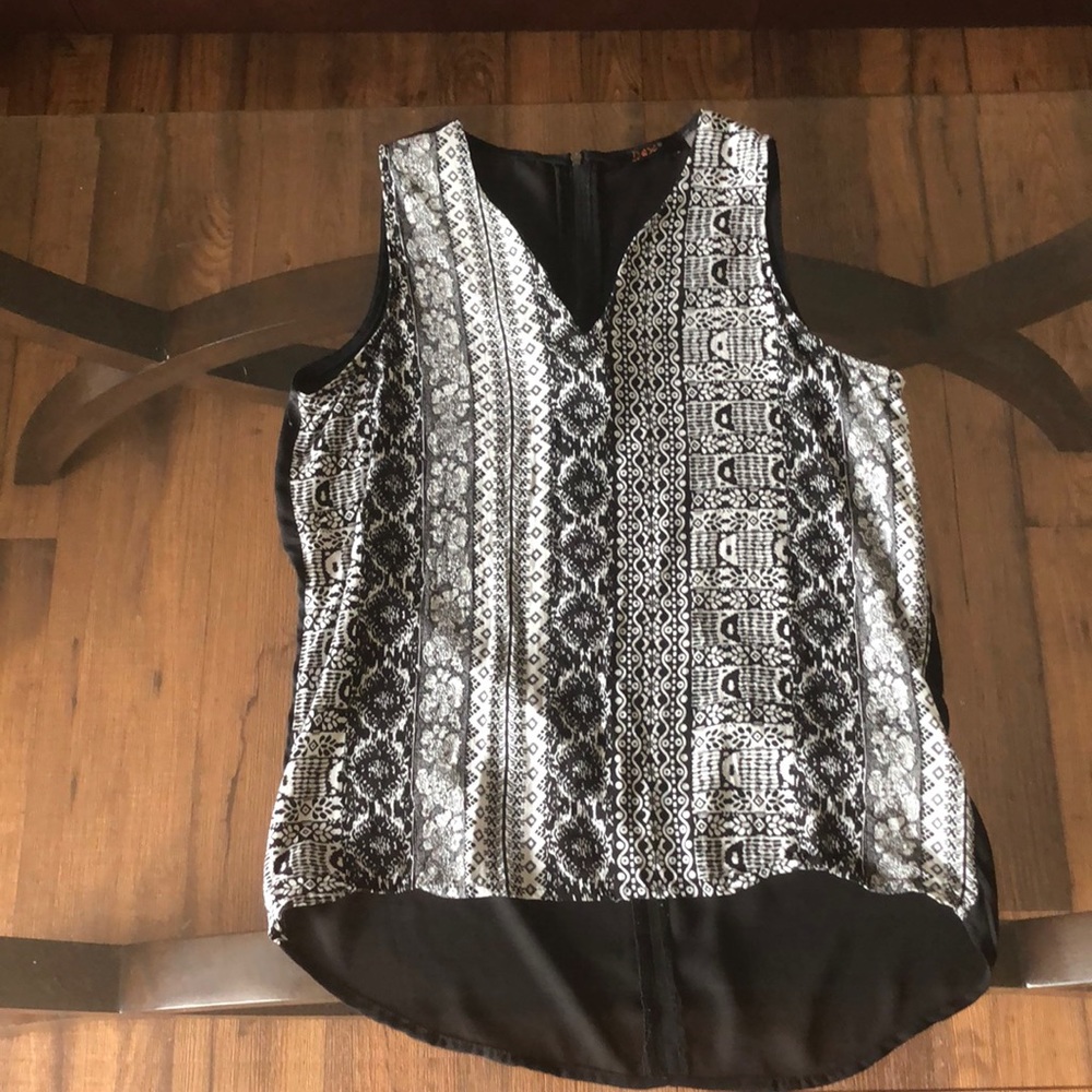 Dex, white and black print tank top, size small